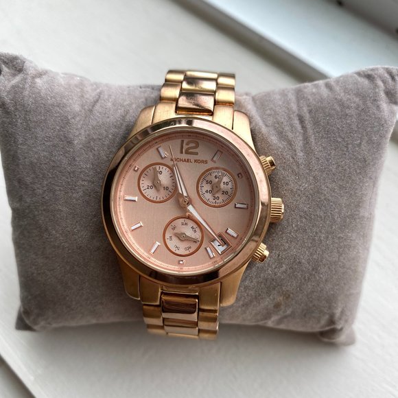 Michael Kors Runway Chronograph MK5128 | Rose‑Gold SS | 38 mm | Pre‑Owned - Picture 1 of 2